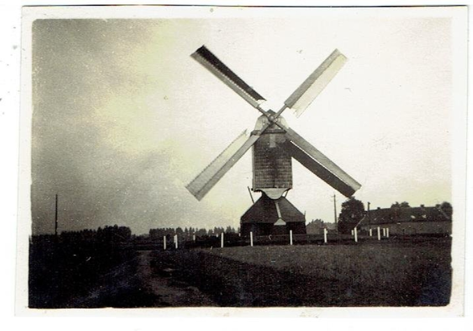 MEESWIJK - LEUTH - Maasmechelen - Molen De Wachter - 6 Kleine Foto's Van De Molen - Maasmechelen