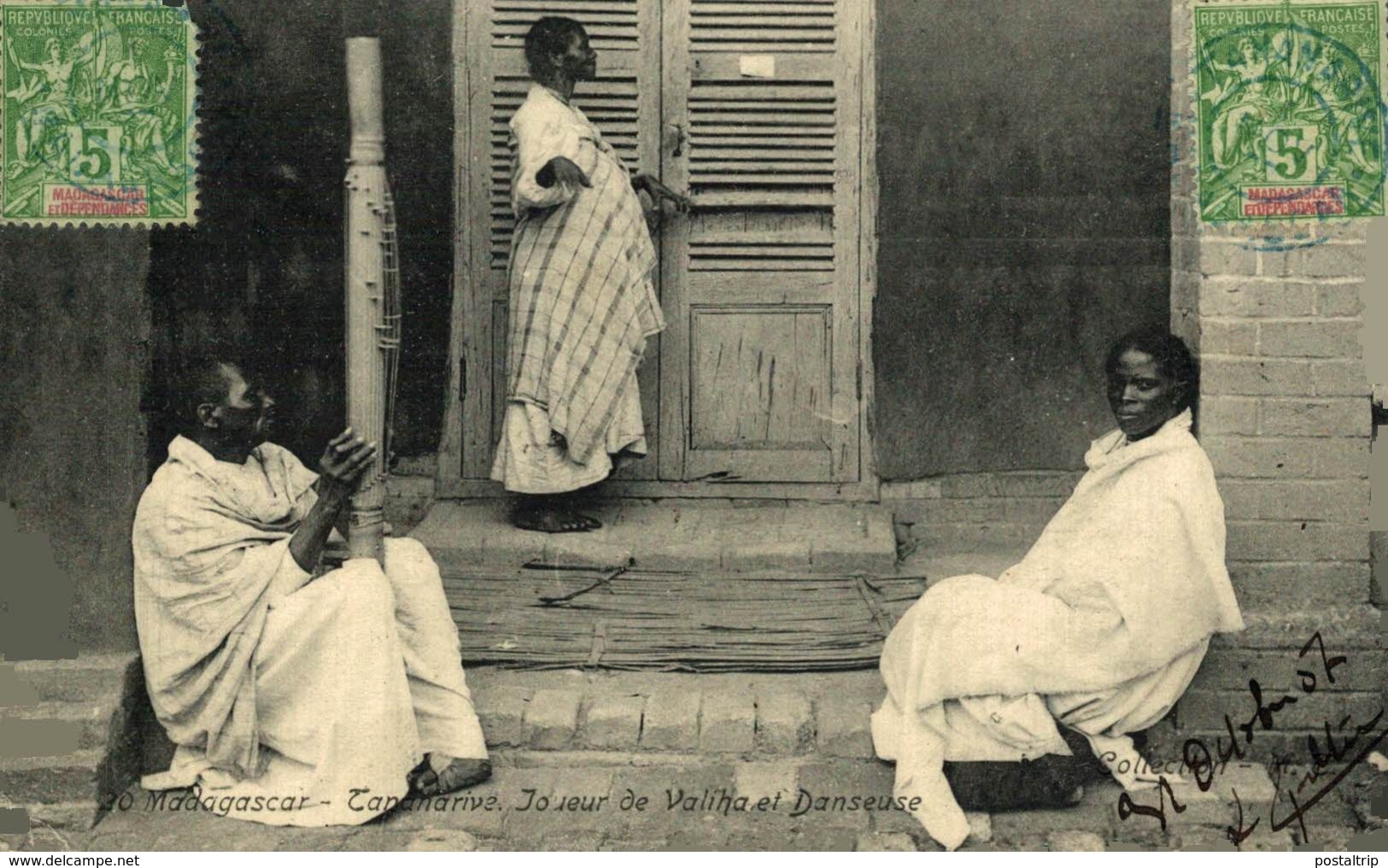 MADAGASCAR. Tananarive- Joueur De Valiha Et Danseuse - Madagascar