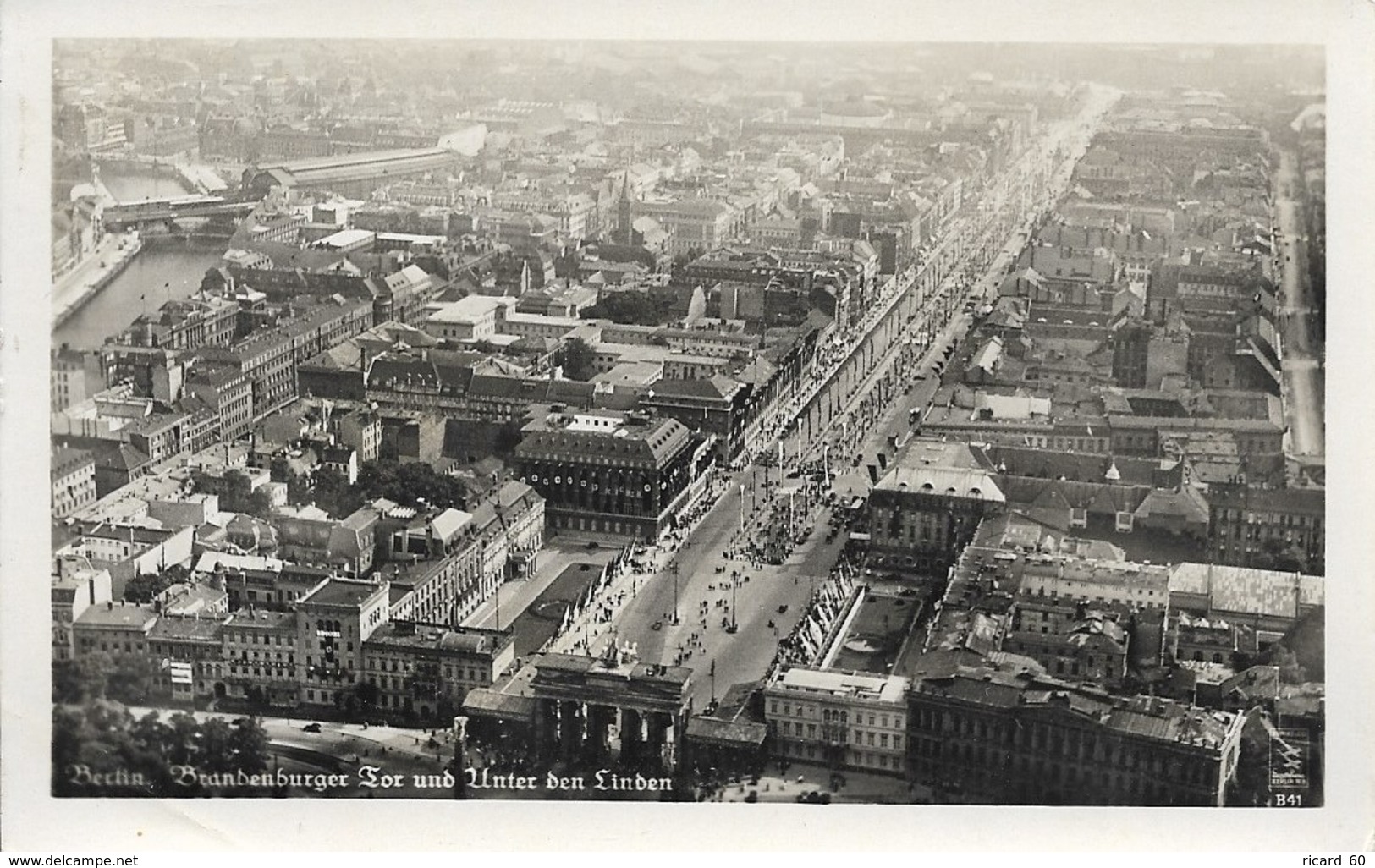 Cpa Berlin, Brandenburger Tor Und Unter Den Linden, Vue Aérienne - Brandenburger Tor