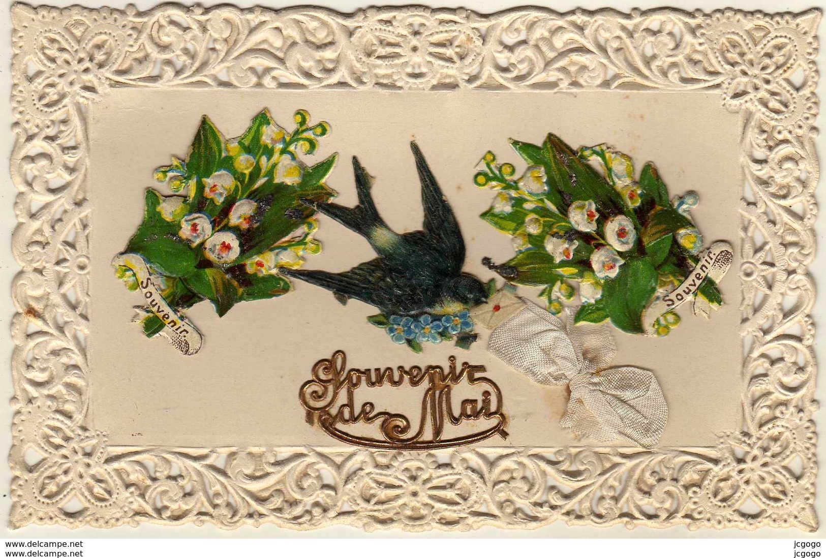 FÊTES-VOEUX   Souvenir De Mai.   Carte Gaufrée En Relief  Découpis  Hirondelle, Muguet, Noeud En Tissus - Autres & Non Classés