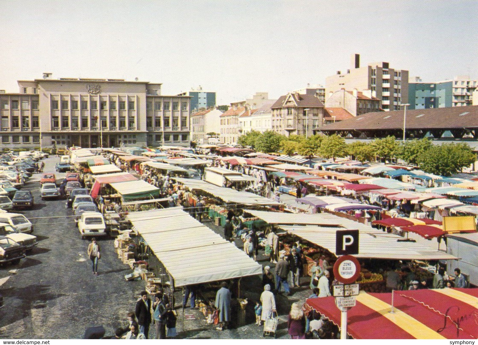 78. CPSM. POISSY. Mairie, Place Du Marché, Marché Avec Ses étals. 1984. - Poissy