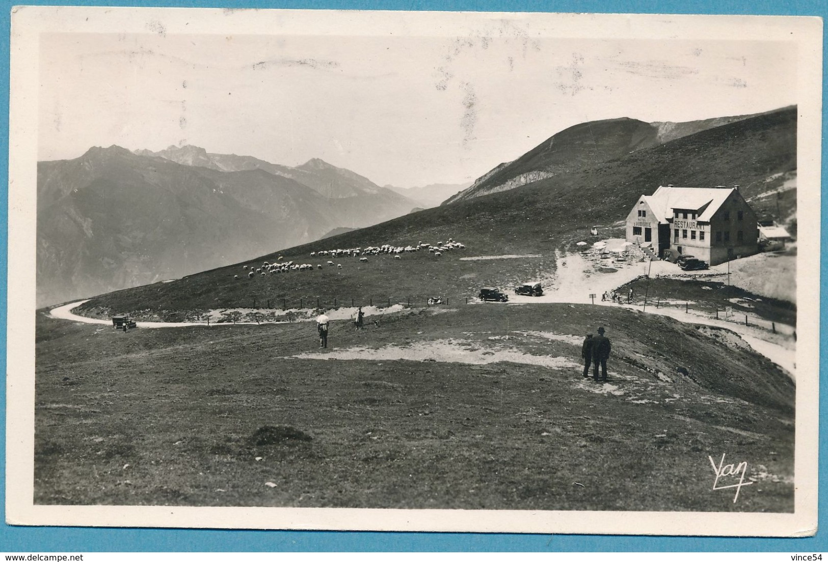 LES PYRENEES - Le Col D'Aubisque Et L'Hôtellerie - Autos Oldtimers - Carte Circulé 1947 - Autres & Non Classés