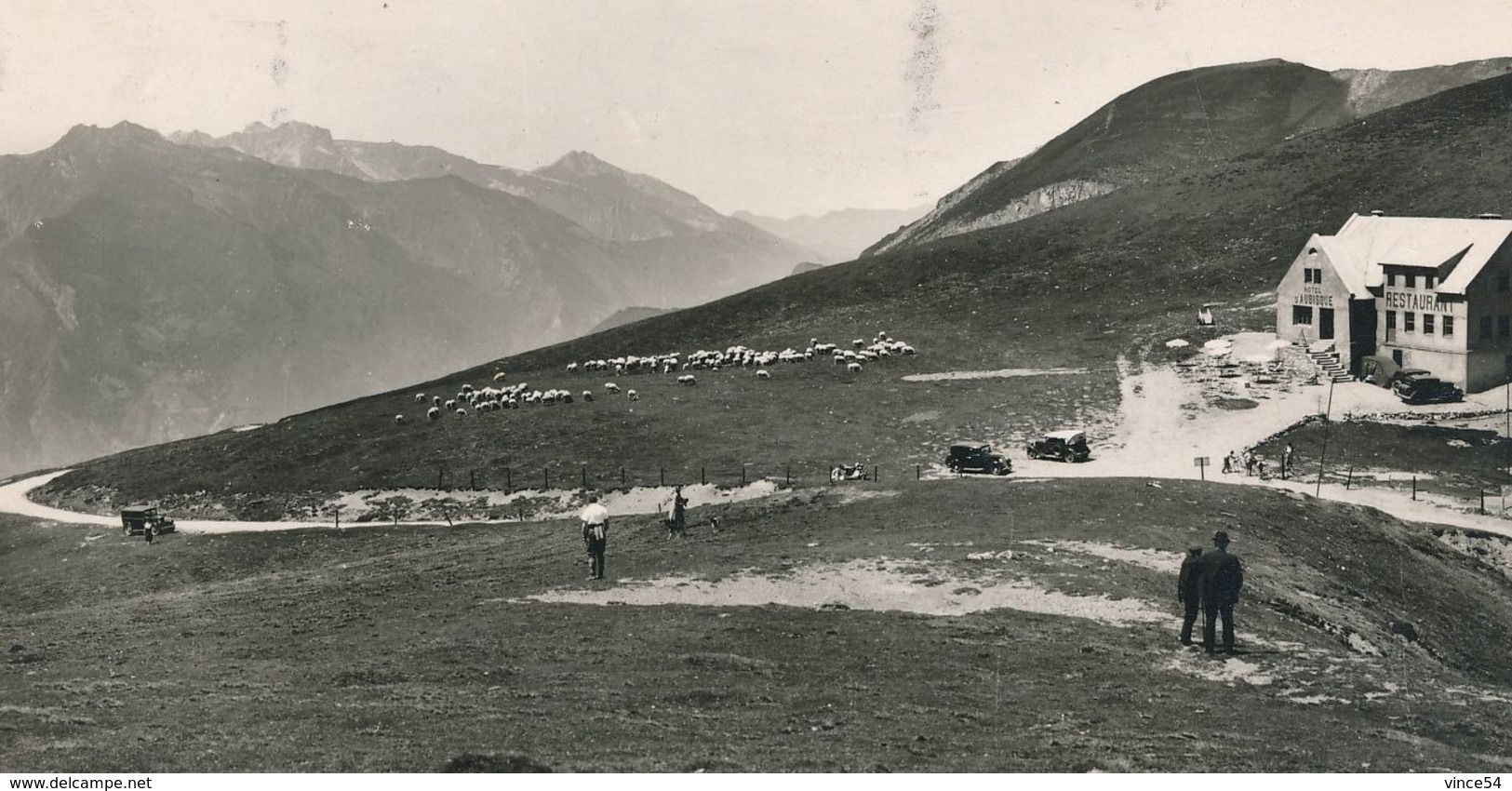 LES PYRENEES - Le Col D'Aubisque Et L'Hôtellerie - Autos Oldtimers - Carte Circulé 1947 - Autres & Non Classés