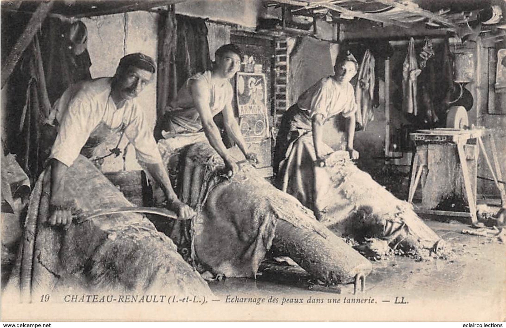 Thème  Métiers . Tapisserie.Tannerie.  37  Château Renault .  Echarnage  Des Peaux      (voir Scan) - Artisanat