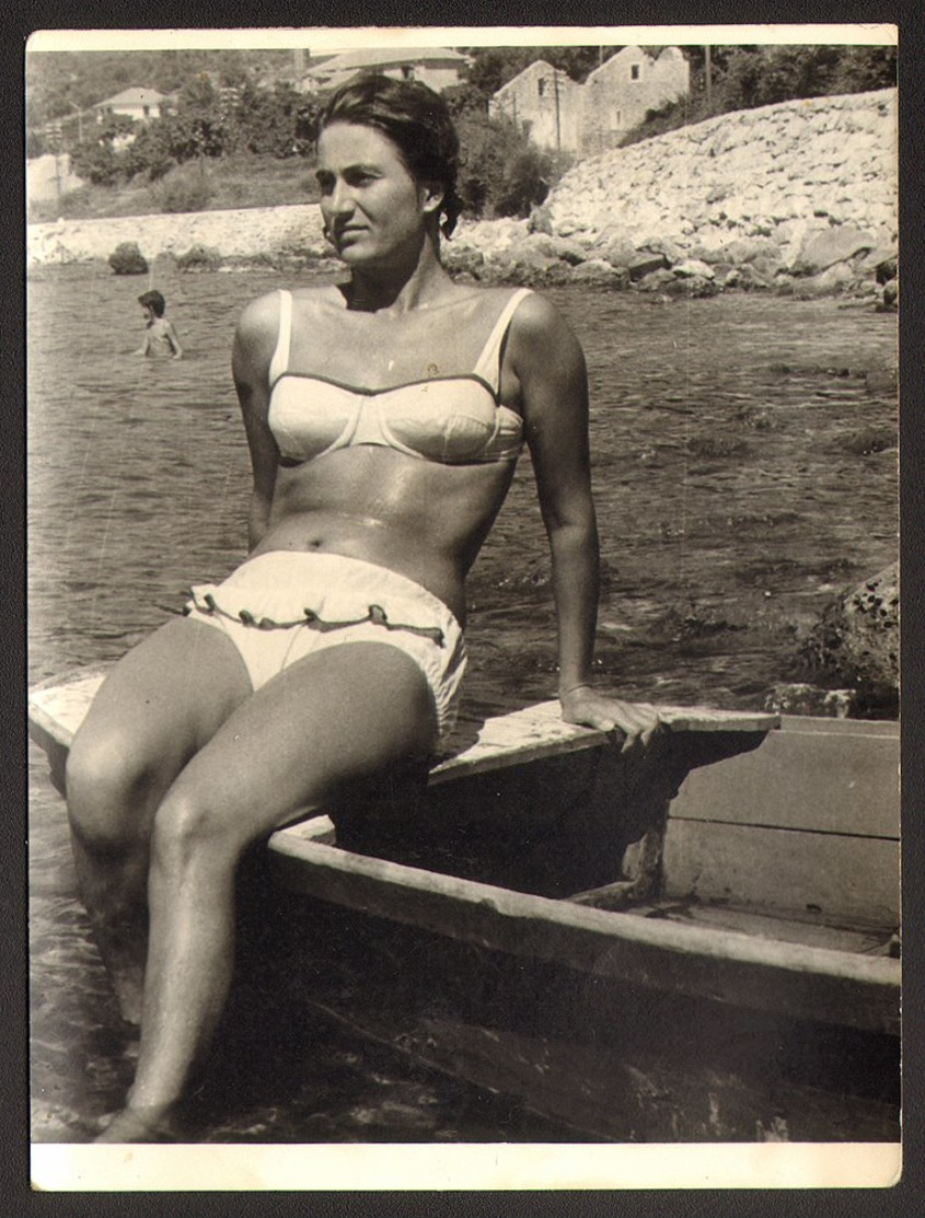 Pretty Bikini Woman On Beach Old Photo 9x12 Cm #29268 - Personnes Anonymes