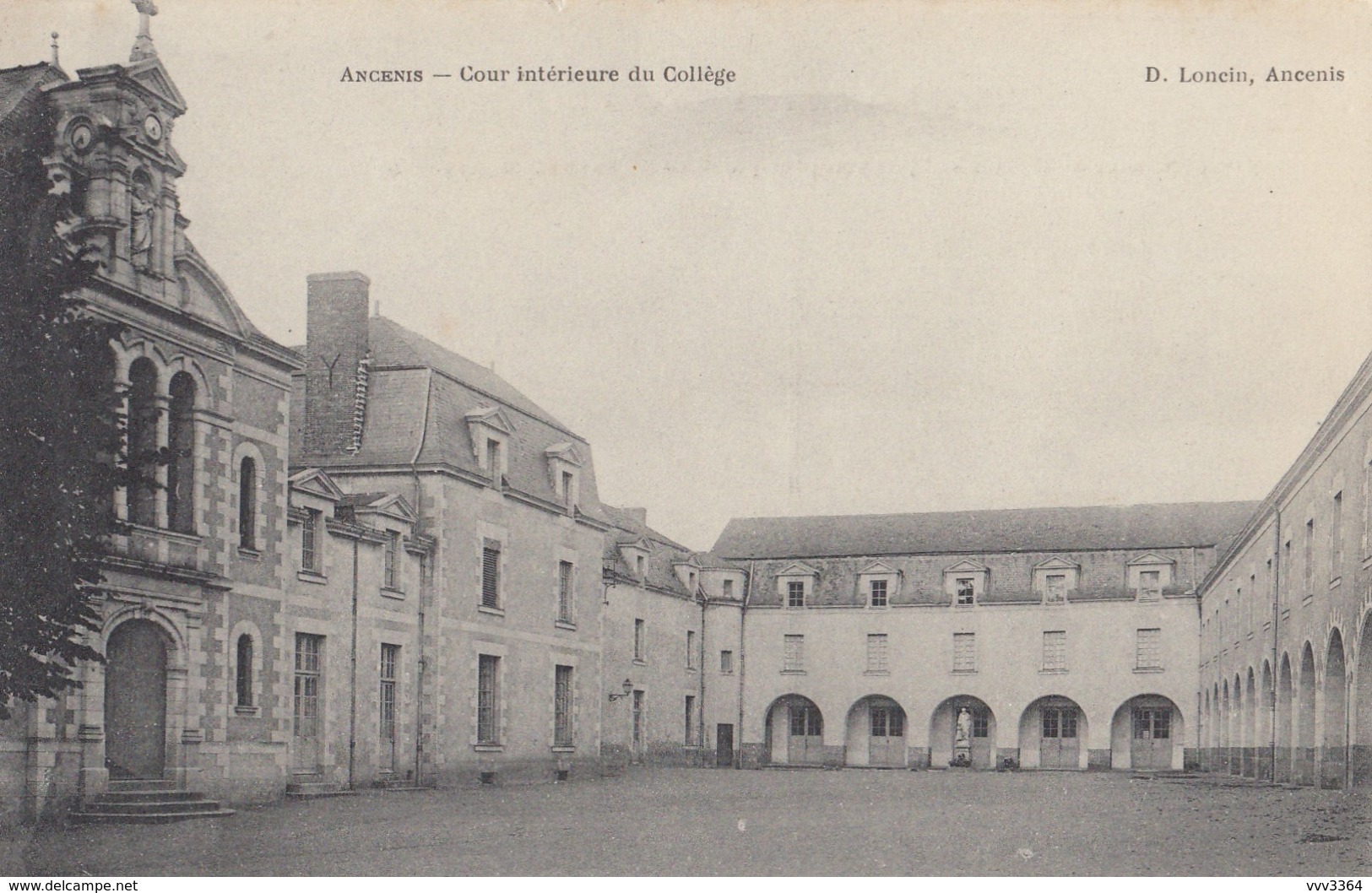 ANCENIS: Cour Intérieure Du Collège - Ancenis