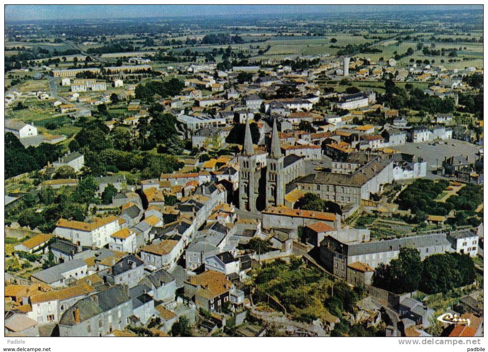 Carte Postale 79. Mauleon  Vue D'avion Trés Beau Plan - Mauleon