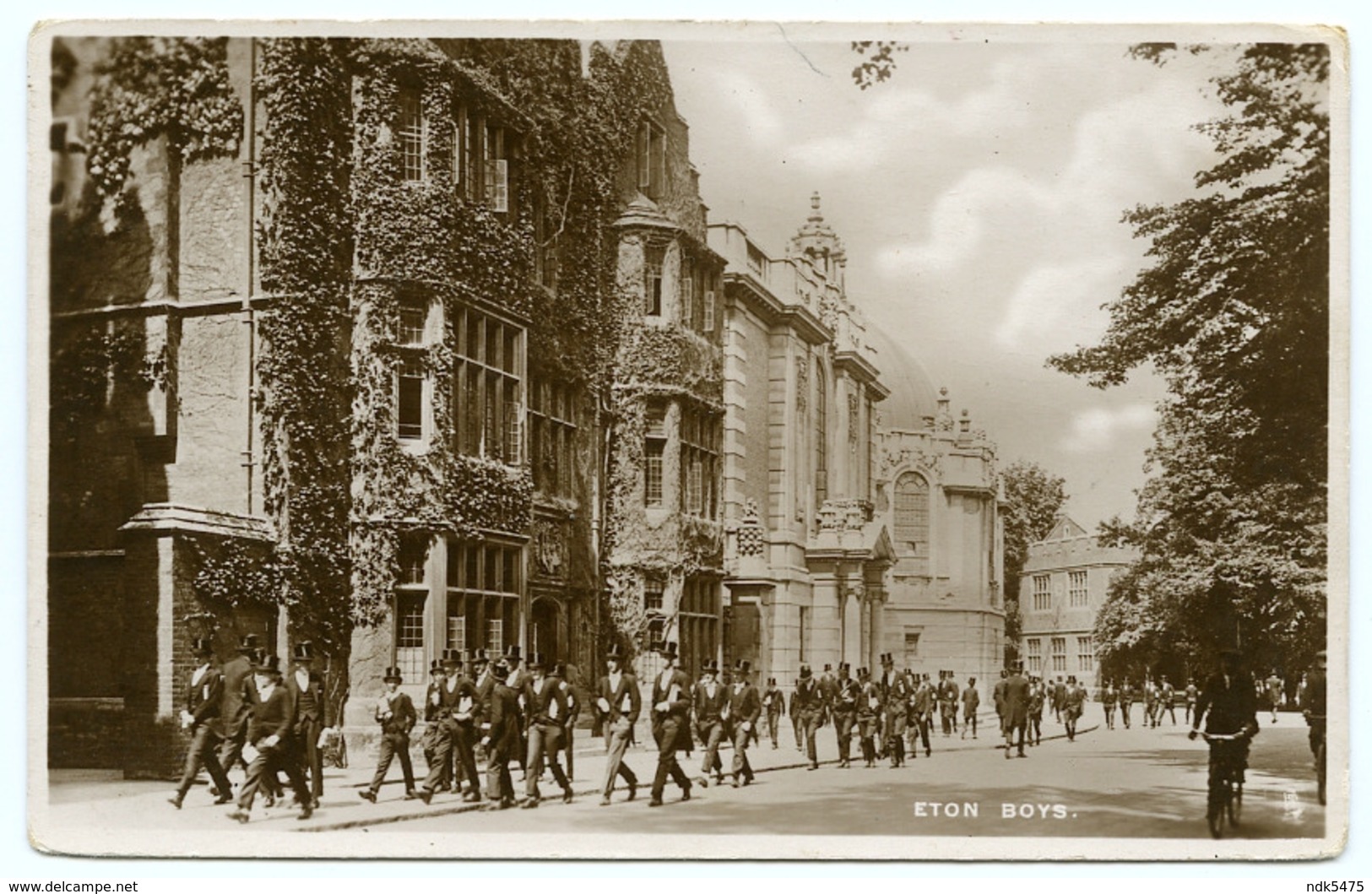 ETON BOYS : PRIVATE SCHOOL (TUCKS) - Buckinghamshire