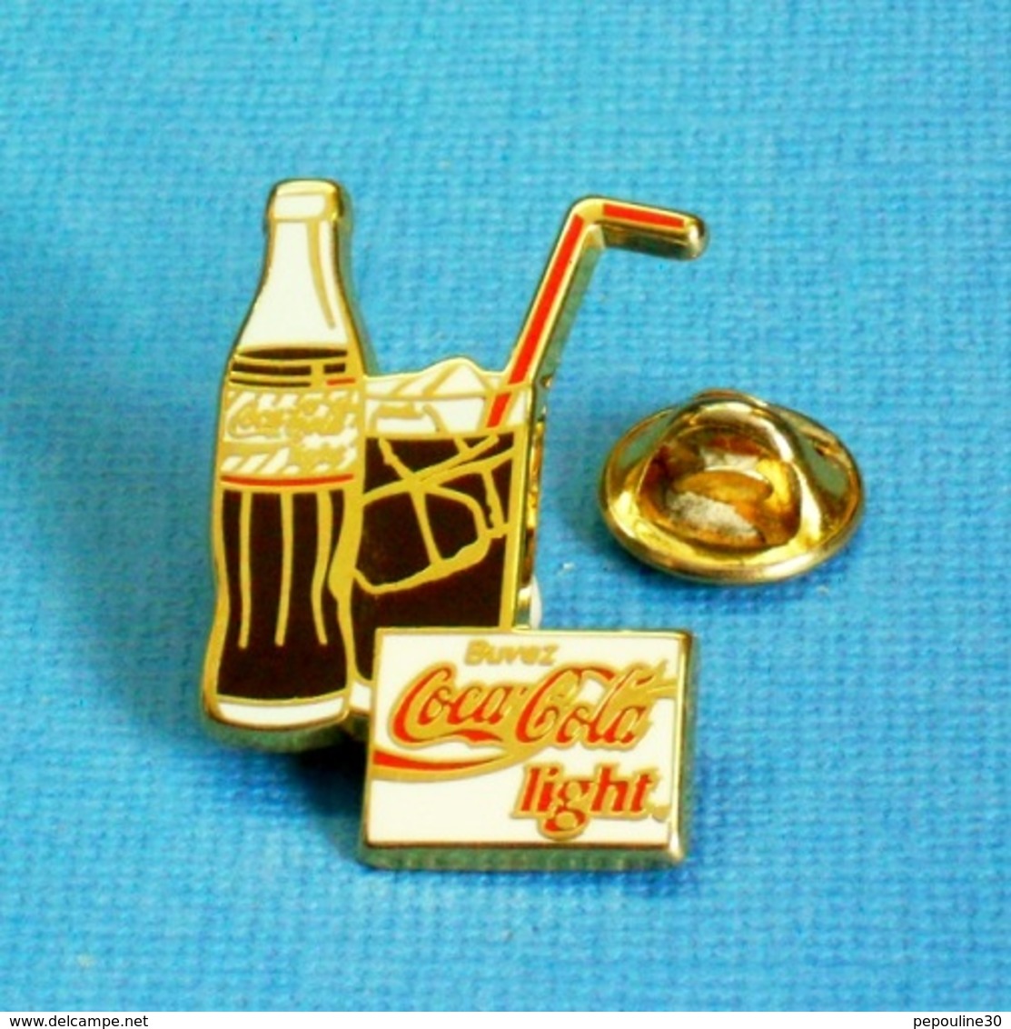 1 PIN'S //  ** COCA COLA LIGHT® ** . (Arthus Bertrand Paris)