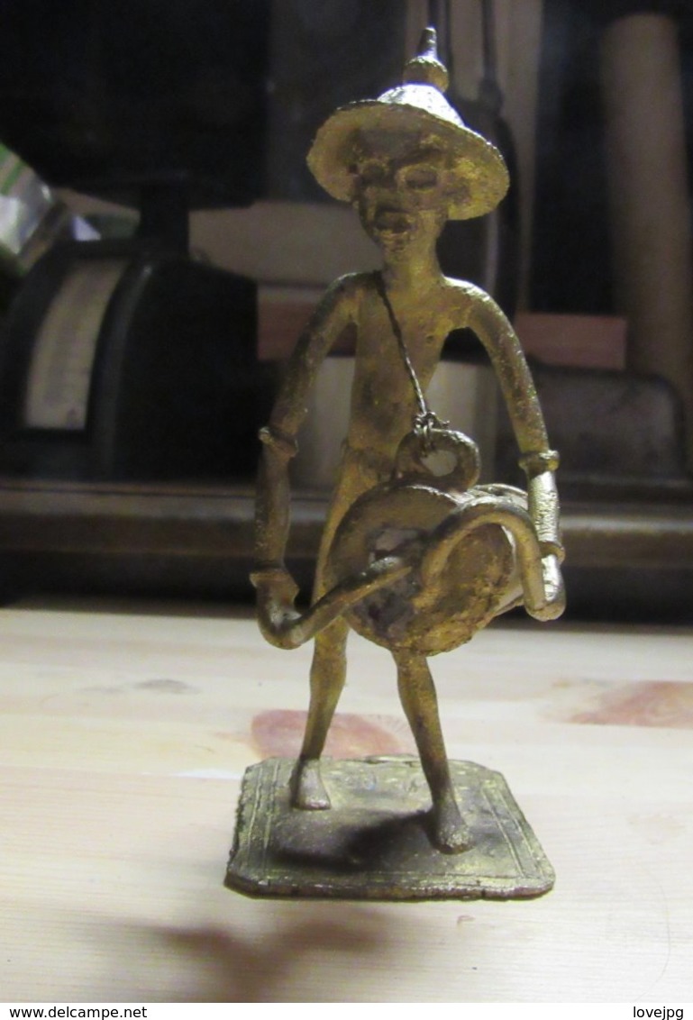 Petite Statue AFRICAINE BRONZE OU LAITON ? - Art Africain