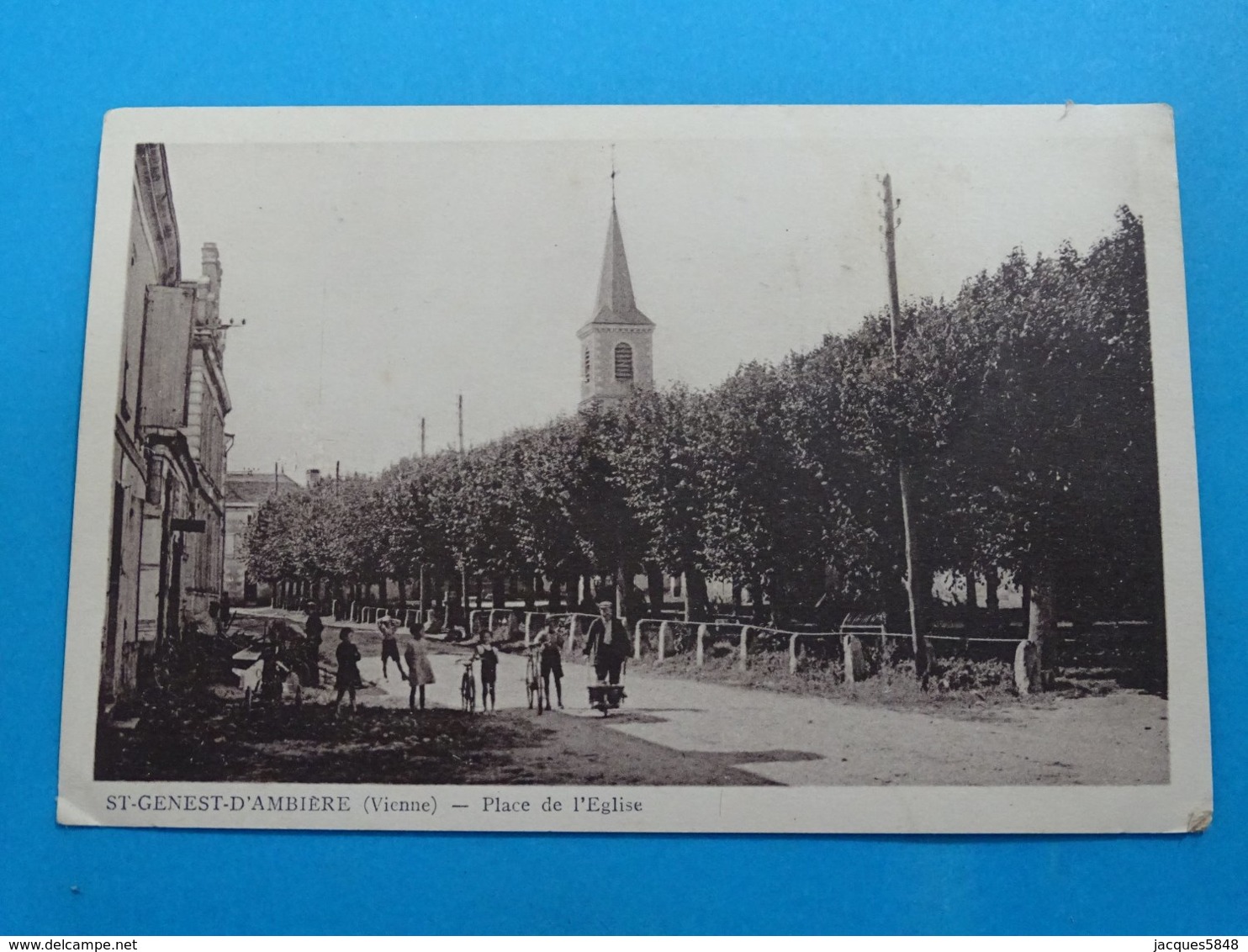 86 ) Saint-genest-d'ambière - Place De L'eglise - EDIT - Arambourou - Autres & Non Classés