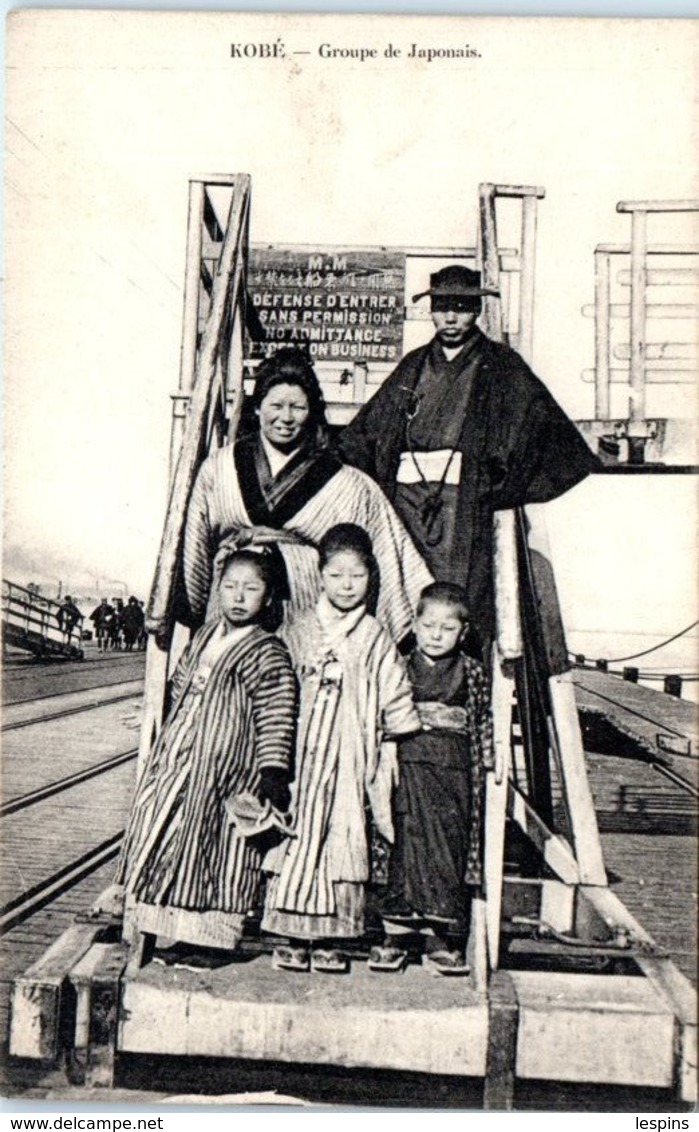 ASIE  - JAPON --  Kobé - Groupe De Japonais - Kobe