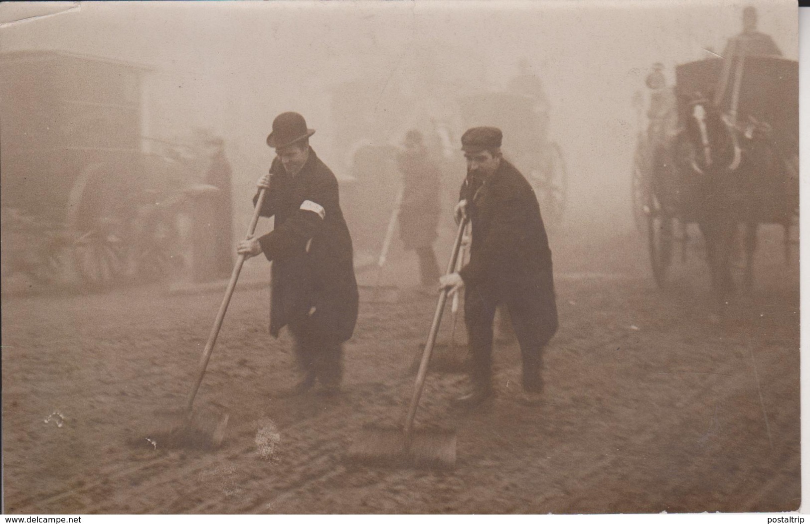 ROAD WORKS  ROAD SWEEPERS  LONDON STREETS   16*10CM Fonds Victor FORBIN 1864-1947 - Profesiones