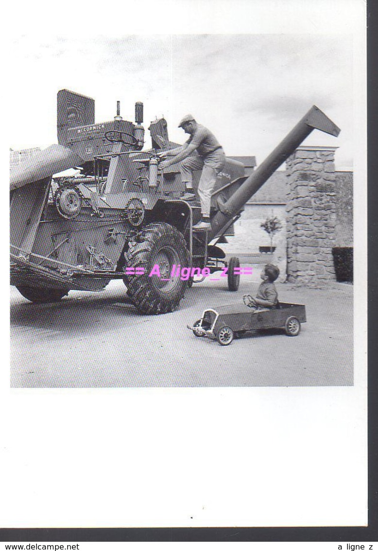 REF 436 : CPM Robert DOISNEAU Voiture à Pédales Pedals Car  1995 - Doisneau