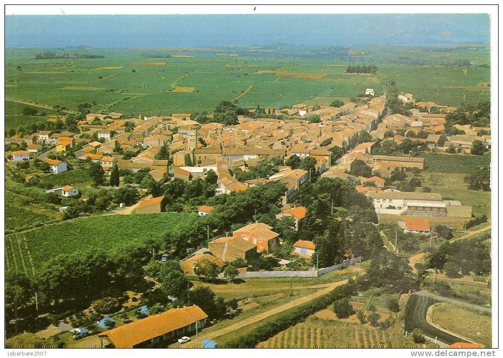 17414 - POMEROLS -  VUE AERIENNE SUR L'ENSEMBLE DU VILLAGE. EN ARRIERE PLAN: SETE - Autres & Non Classés