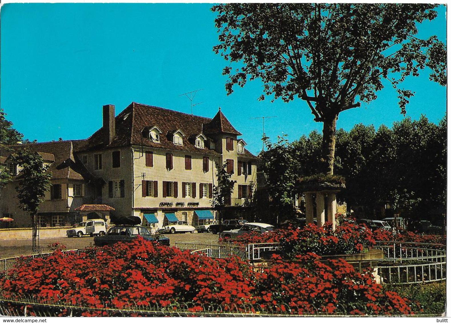 BEAULIEU SUR DORDOGNE - Vue - Voiture : Citroen DS - Renault 4L Fourgonette - Autres & Non Classés