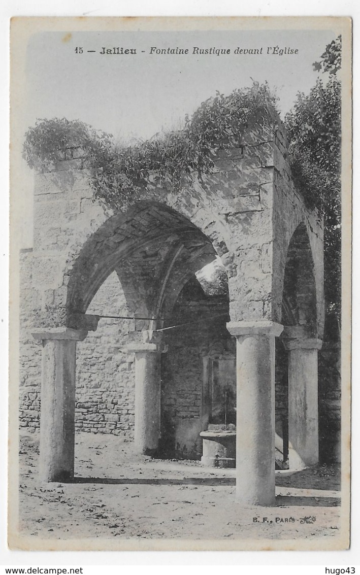 JALLIEU EN 1910 - N° 15 - FONTAINE RUSTIQUE DEVANT L' EGLISE - CPA COULEUR VOYAGEE - Jallieu