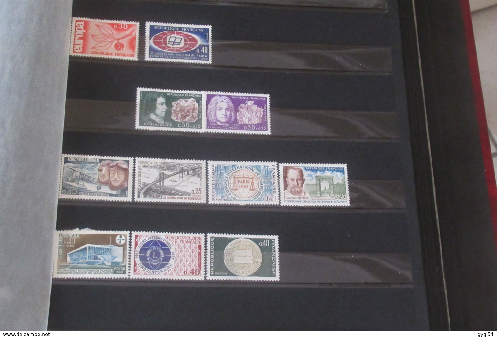 France 2 classeurs oblitérés dans l 1er neufs dans le second  timbres SUISSE  N** MNH  27 SCANS