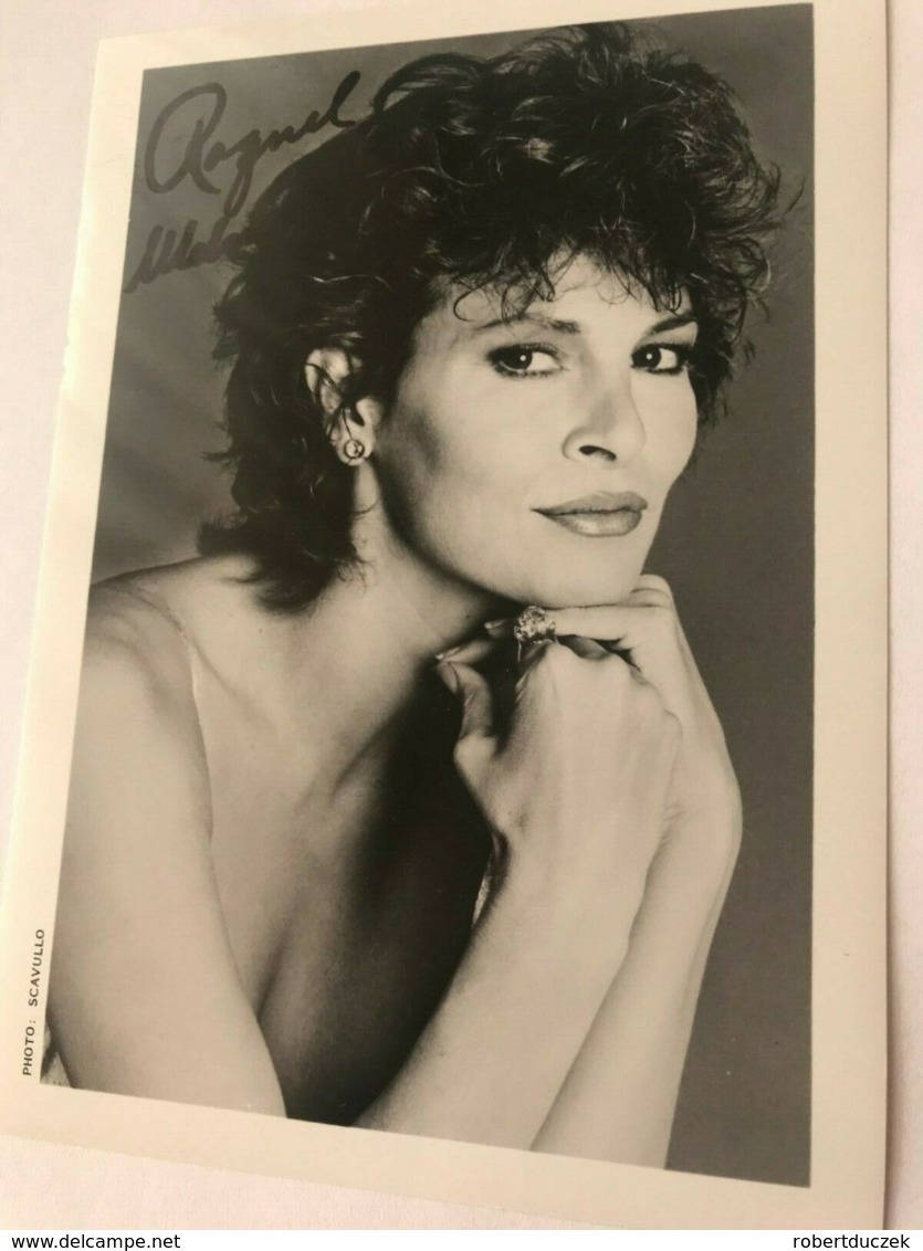 Raquel Welch Actress Photo Autograph Hand Signed 12x17 Cm - Dédicacées