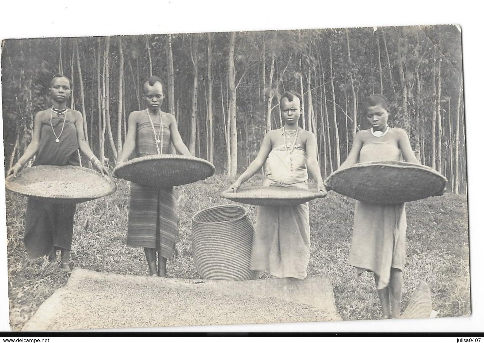 ETHNOLOGIE AFRIQUE NOIRE Carte Photo Types De Jeunes Filles Vannant Le Grain - Sin Clasificación