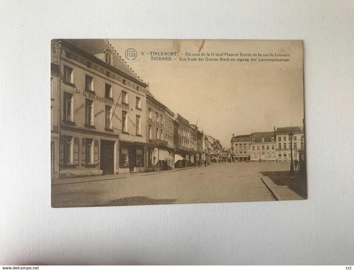 Tirlemont  Tienen Un Coin De La Grand'Place Et Entrée De La Rue De Louvain  Edit Flion N° 5 - Tienen