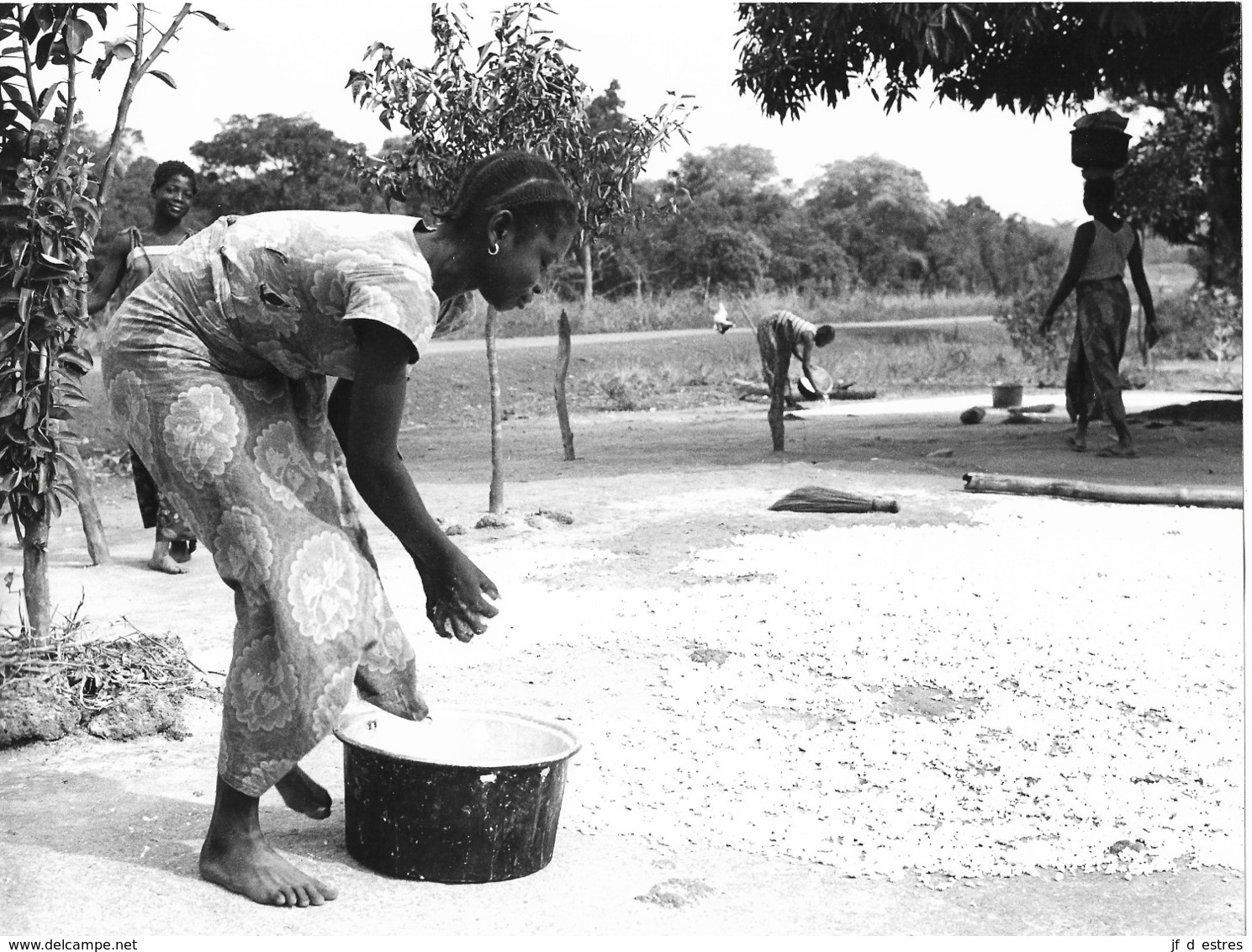 Photo R. Centrafricaine. Région De Bossembélé Séchage Du Manioc 1980  Photo Vivant Univers - Afrika