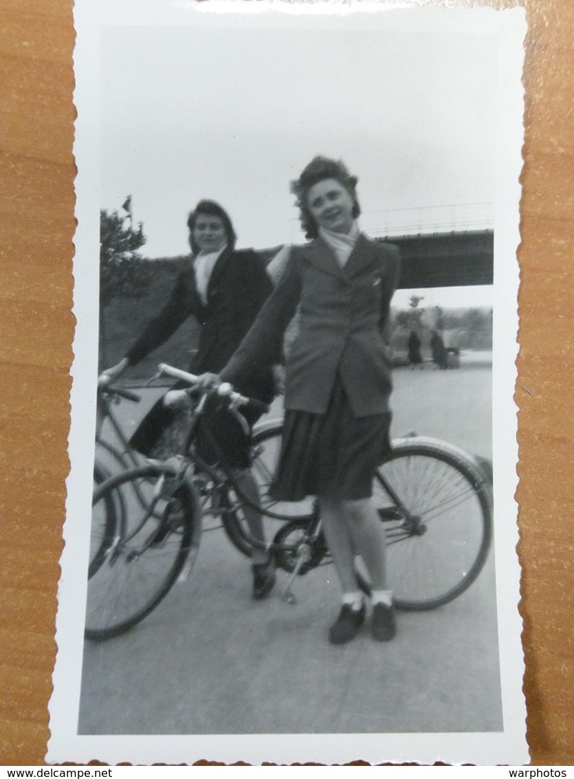 PHOTO ORIGINALE _ VINTAGE SNAPSHOT : MOTO _ MOTOCYCLETTE _ SCENE De VIE - Ciclismo