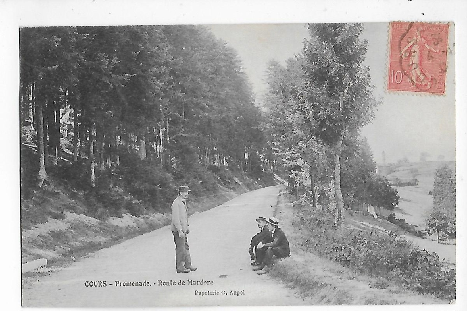 69  -  CPA  De  COURS  -  Promenade  ,  Route  De  Mardore  En  1906  (  Animée  ) - Cours-la-Ville