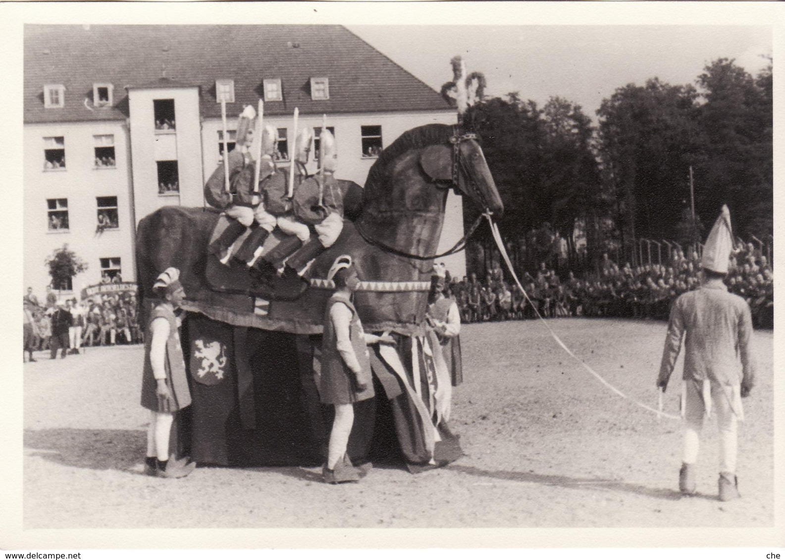 CARTE PHOTO PRISONNIER DE GUERRE OFLAG IIA CORTEGE CHEVAL BAYARD - War 1939-45