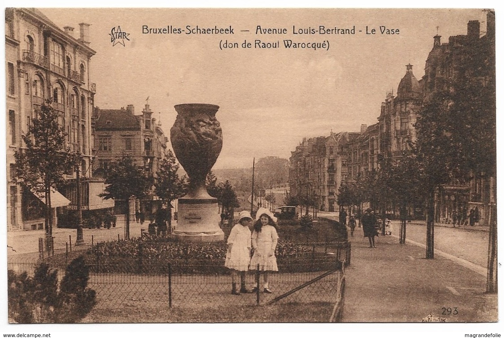 CPA PK  BRUXELLES SCHAERBEEK  AVENUE LOUIS BERTRAND   LE VASE  DON DE RAOUL WAROCQUE  CARTE ANIMEE - Andere & Zonder Classificatie