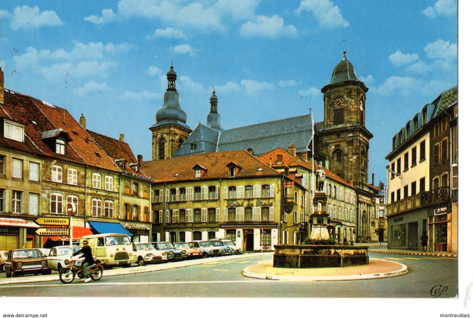 CPM, (57), SAINT-AVOLD, Place De La Victoire, écrite, Non Timbrée - Saint-Avold