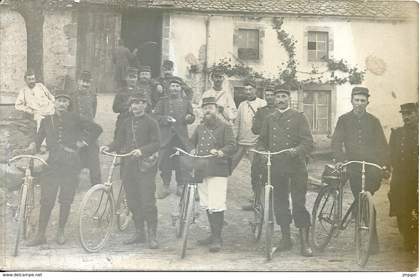 WW1 Carte Photo Groupe De Soldats Dont 5 Facteurs ? à Bicyclette - Guerre, Militaire