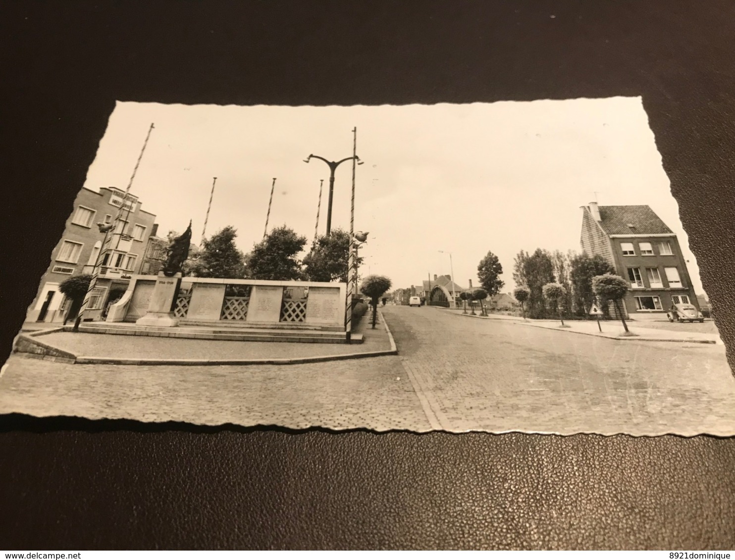 Harelbeke -  Oorlogsmonument - Uitg. Vandebuerie - Harelbeke