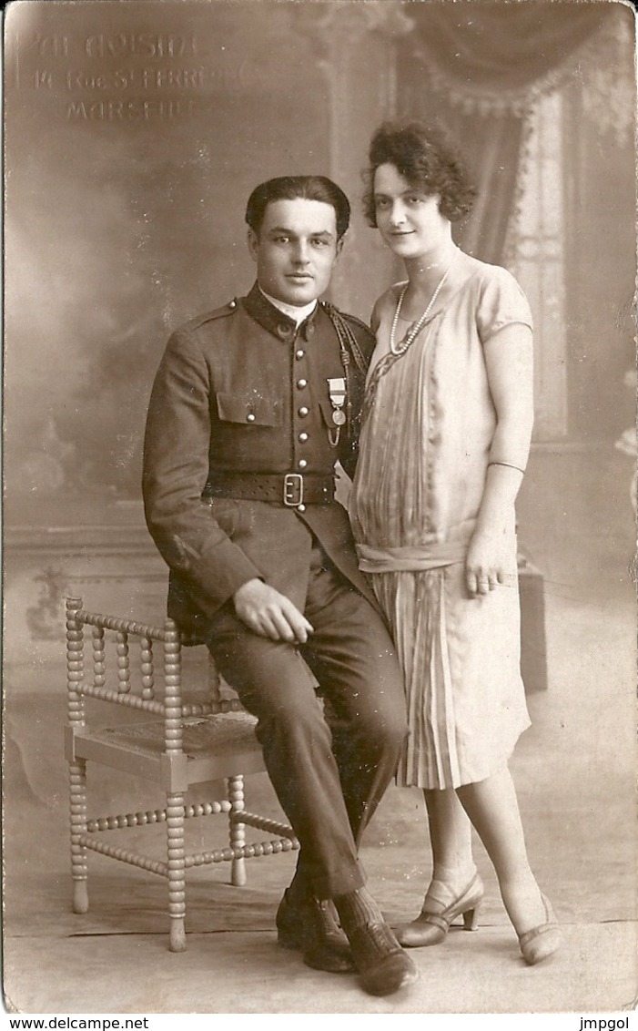 Carte Photo Couple Soldat Médaillé Photographe Avisini Rue St Ferréol Marseille - Guerre, Militaire