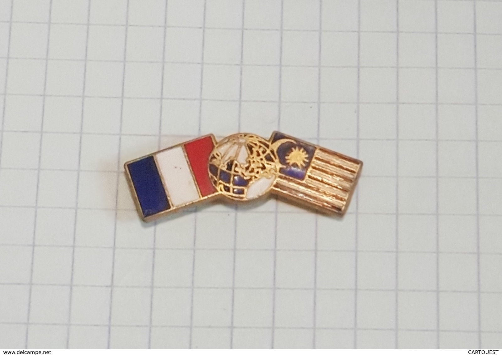 ☺♦♦ Pin's Pins / THÈME PAYS / FRANCE ֎ FRANCAIS DRAPEAU  & DRAPEAU MALAISIEN ֎ Flag Of Malaysia - NATIONS UNIS - Sonstige & Ohne Zuordnung