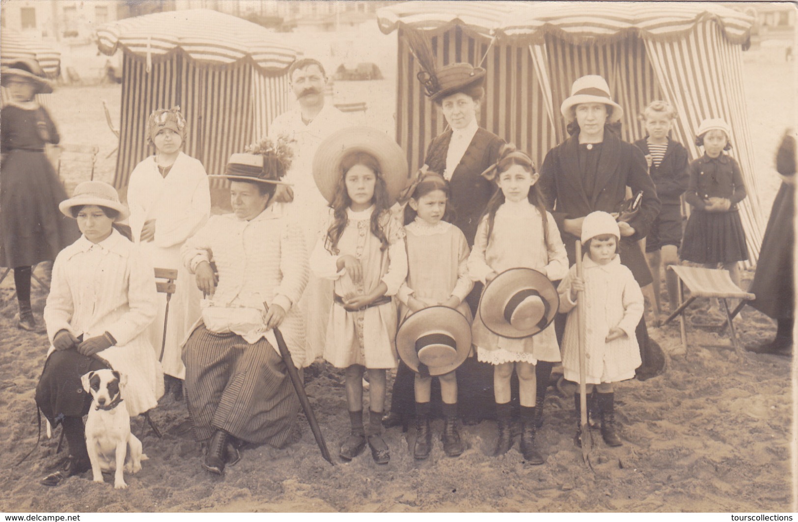 CPA 14 @ TROUVILLE - CARTE PHOTO FAMILLE Sur La PLAGE En 1913 - Trouville