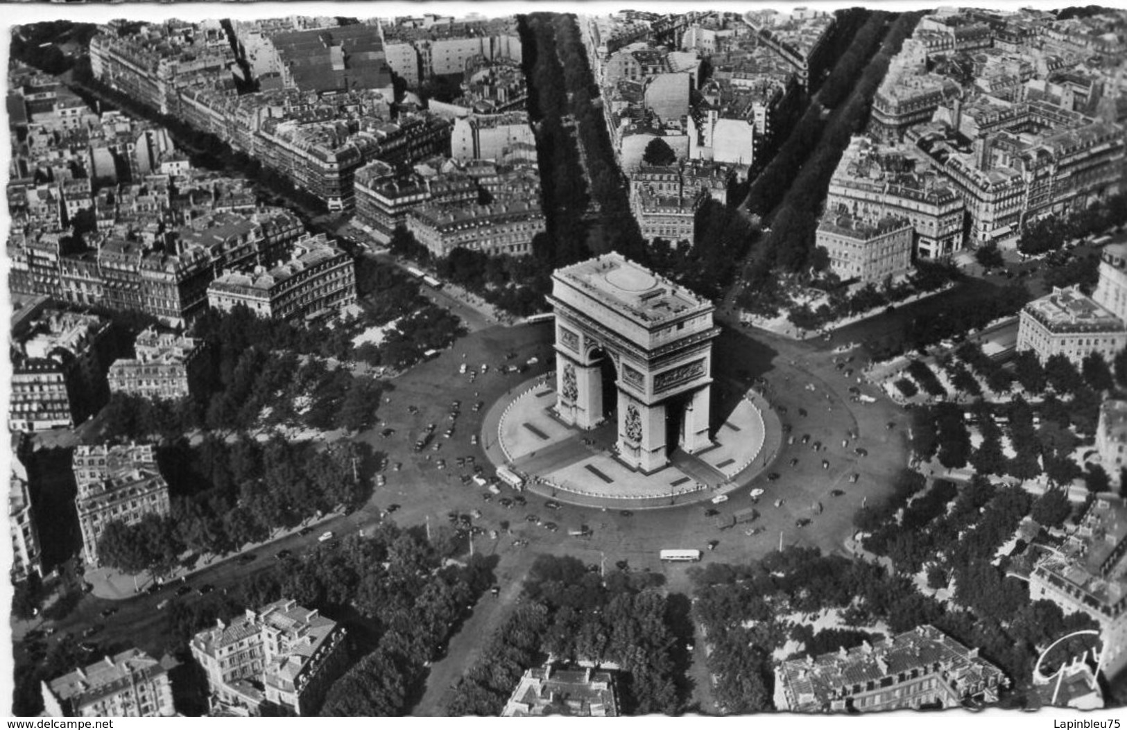 CP 75 Paris Arc De Triomphe L'étoile Place Avenues En Avion Sur 3507 Leconte - Triumphbogen