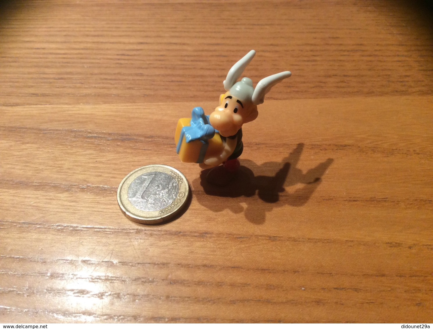 Figurine Kinder « Asterix Portant Cadeau » - Monoblocs