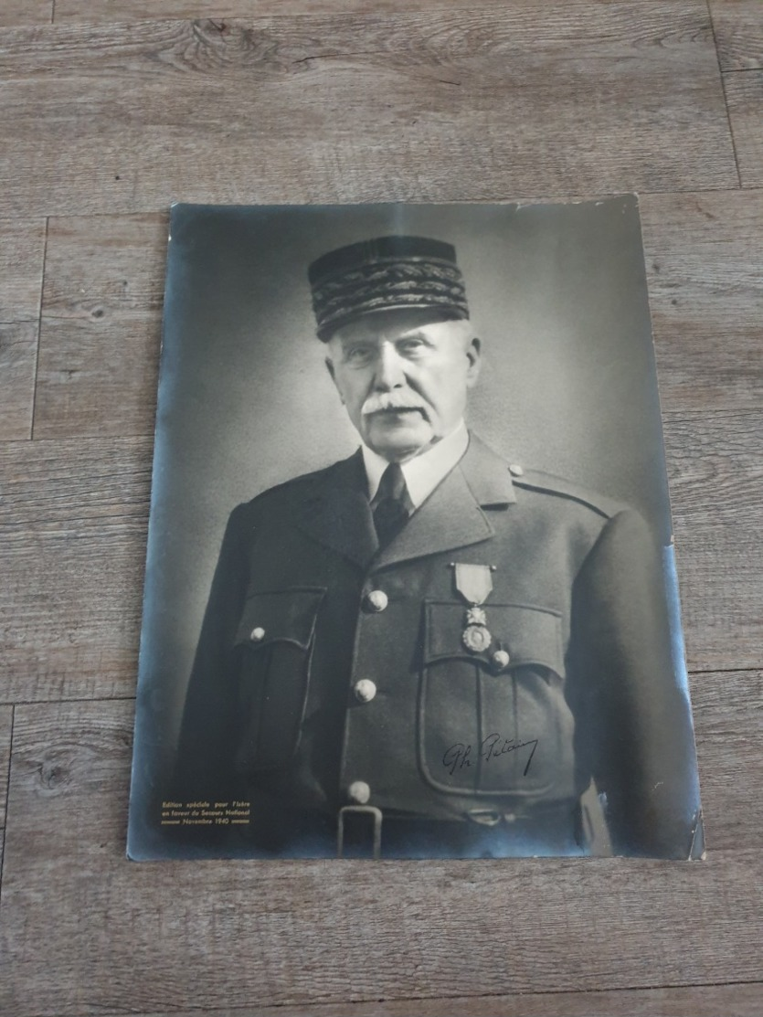 Portrait Originale Du Marechal Pétain Avec Signature Authentique Du Chef De L'état / STO  / Vichy / Ww2 / 39/45 - Guerre, Militaire