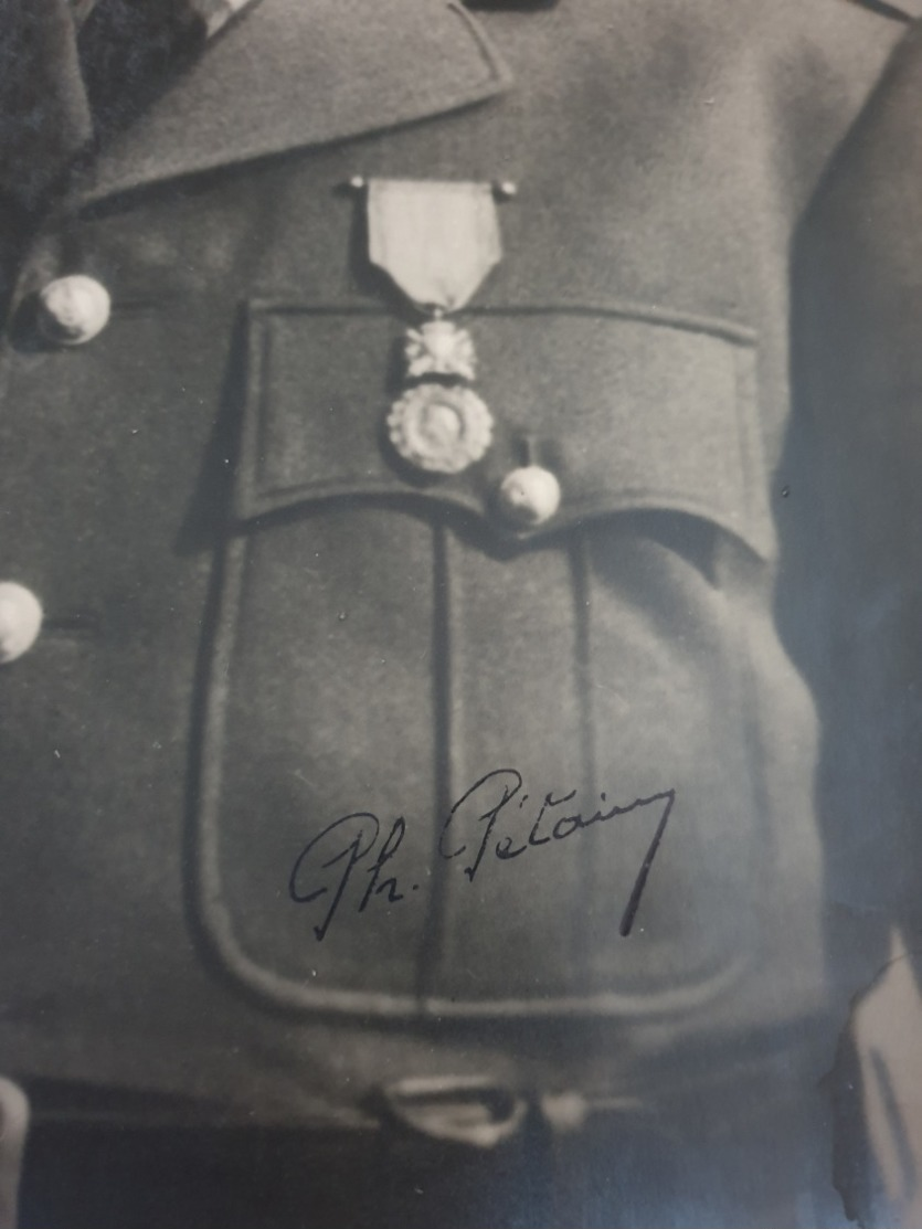 Portrait Originale Du Marechal Pétain Avec Signature Authentique Du Chef De L'état / STO  / Vichy / Ww2 / 39/45 - Guerre, Militaire