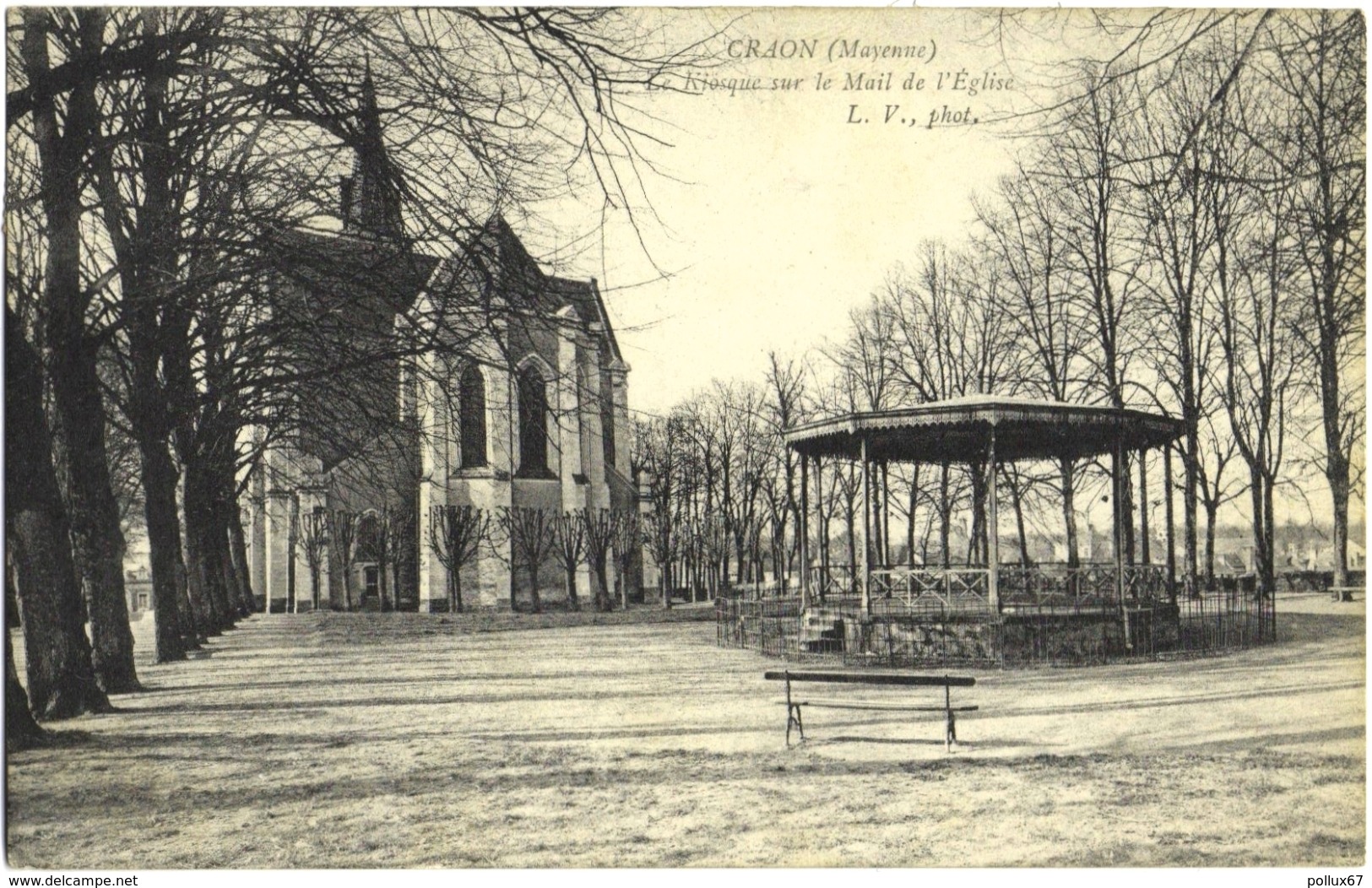 CPA DE CRAON  (MAYENNE)  LE KIOSQUE SUR LE MAIL DE L'EGLISE - Craon