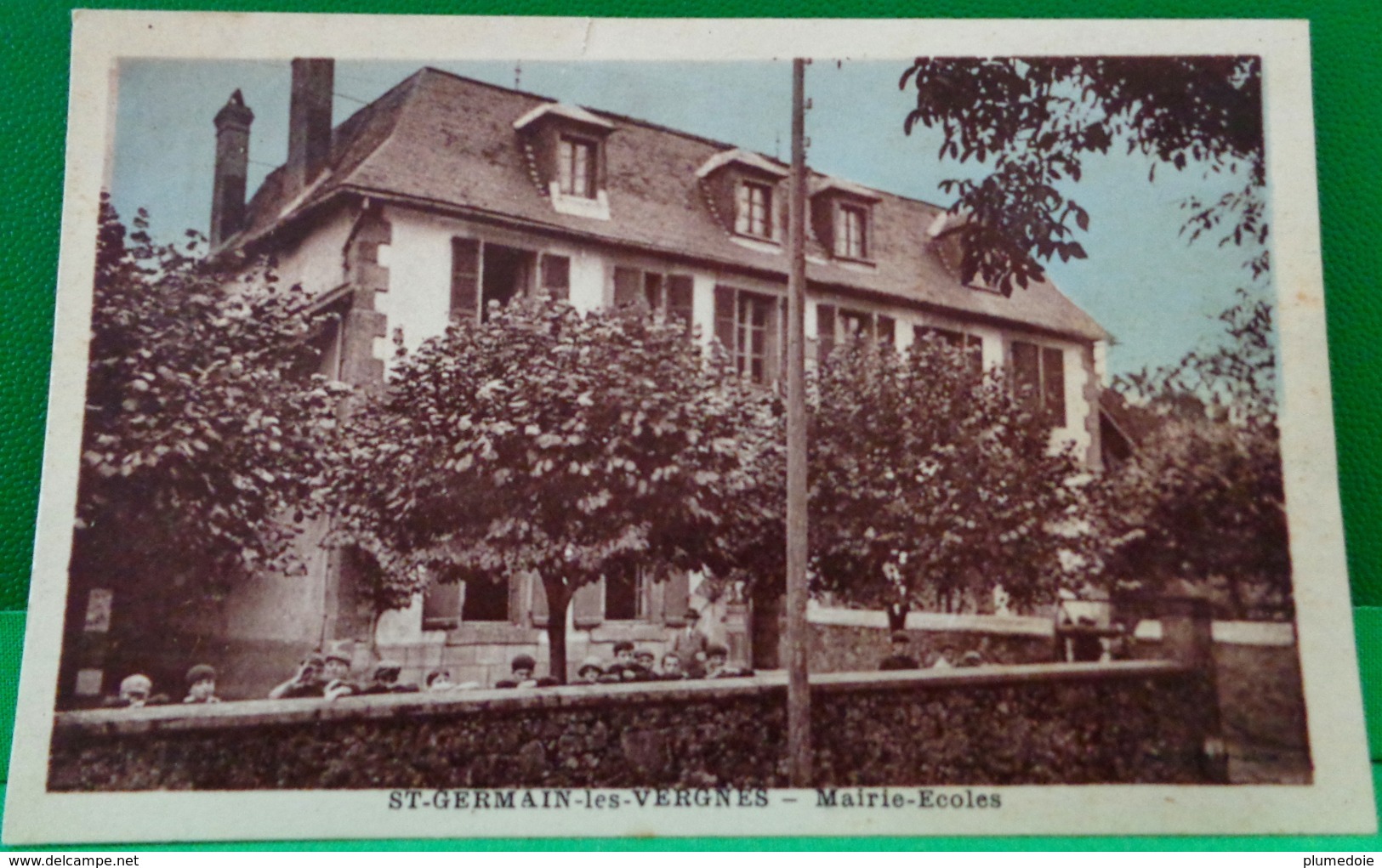 Cpa 19 ST GERMAIN LES VERGNES , Animée , MAIRIE ECOLES élèves Instituteur Dans La Cour CORREZE - Autres & Non Classés