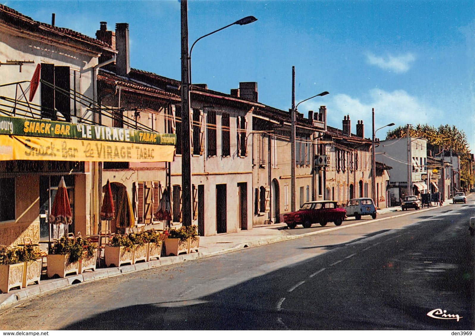 BRUGUIERES - La Rue Principale Et Le Café Du Virage - Snack-Bar - Automobile - Renault 4l - Other & Unclassified