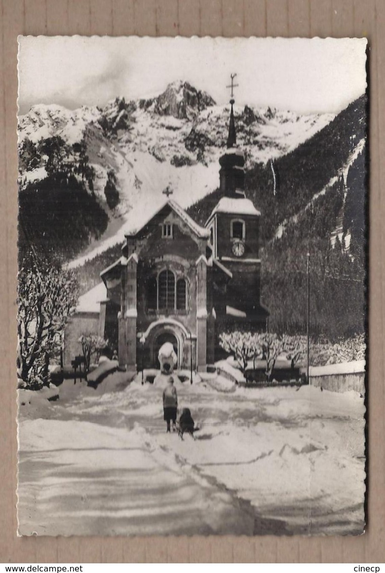 CPSM 74 - CHAMONIX - Chamonix , L'église Et Le Brévent - TB PLAN EDIFICE RELIGIEUX + ANIMATION LUGE 1er Plan - Chamonix-Mont-Blanc