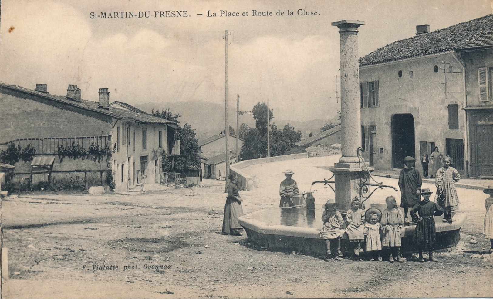 I133 - 01 - SAINT-MARTIN-DU-FRESNE - Ain - La Place Et Route De La Cluse - Non Classés