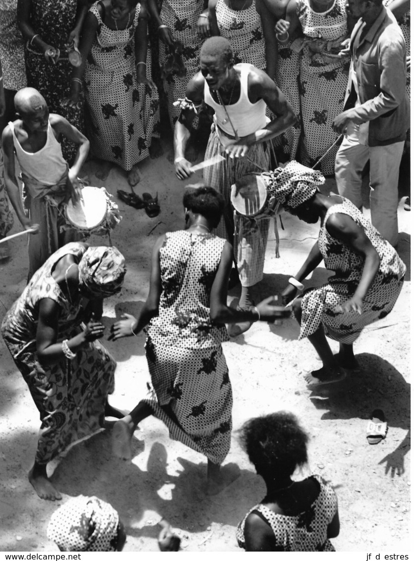 Photo Sénégal. Danse Sérère Lors D'une Fête Populaire à Thiès Années 1990   Vivant Univers - Afrique