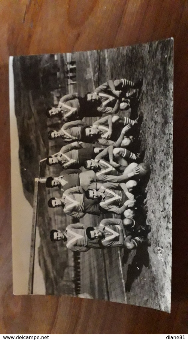 15. Riom-ès-montagnes, Equipe De Football Année 50.Photo. RARE. - Other & Unclassified