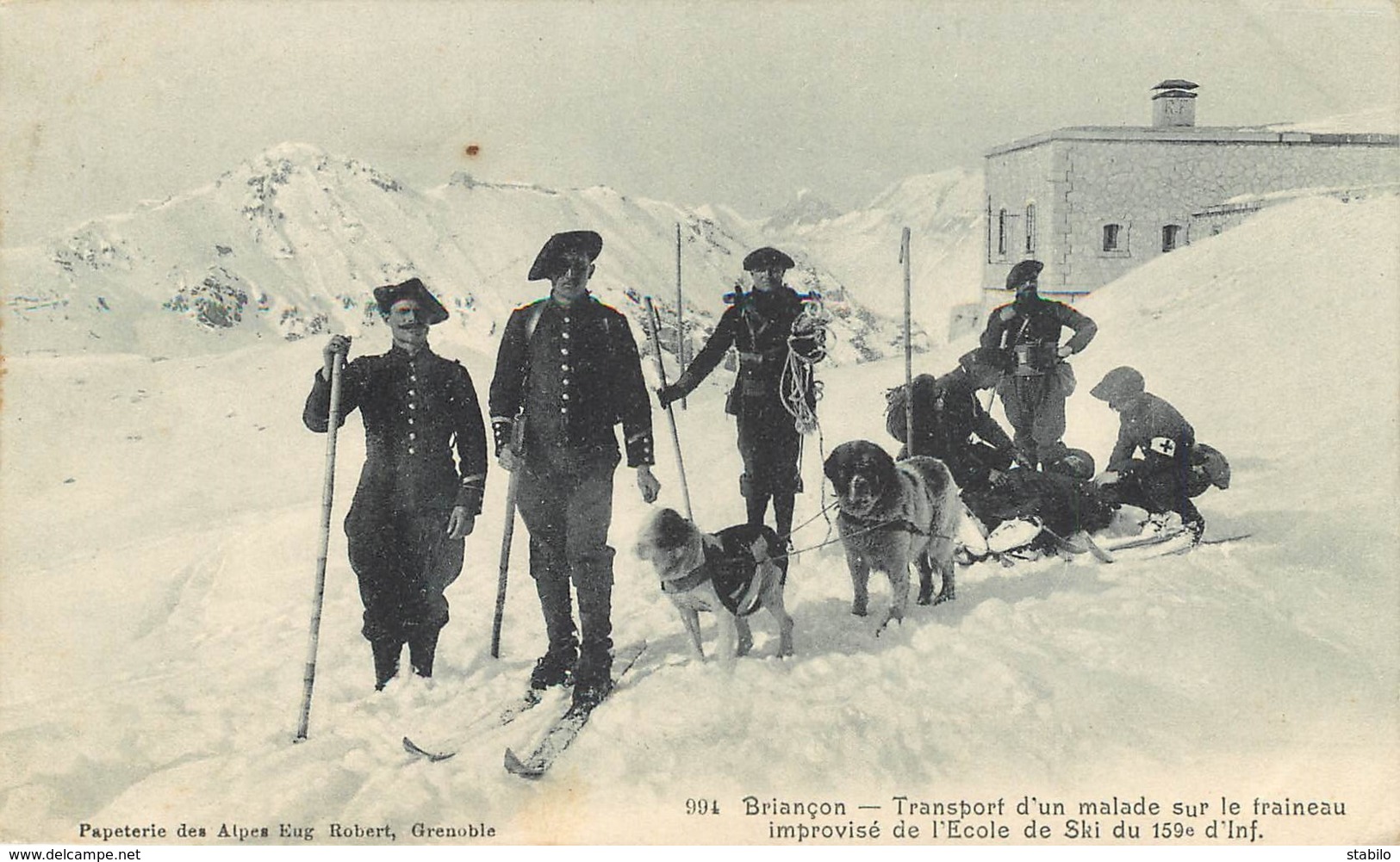 05 - BRIANCON - TRANSPORT DE BLESSE SUR LE TRAINEAU IMPROVISE DE L'ECOLE DE SKI DU 159E R.I. - Briancon