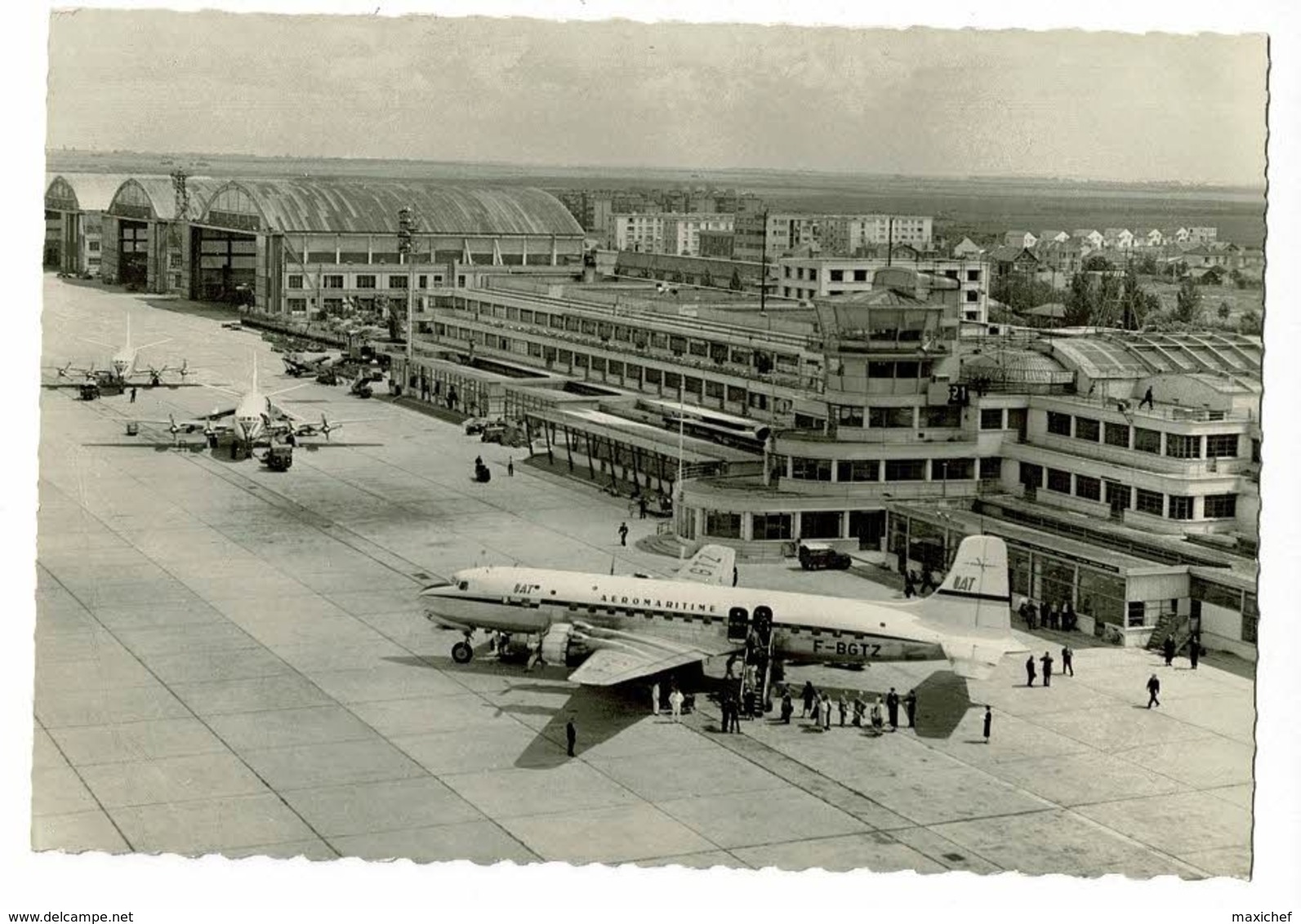 Aéroport Paris-Le Bourget - Super D.C. 6 De L'U.A.T Aéromaritime, F-BGTZ, Ravitaillement Et Dépose De Passagers - Aerodrome