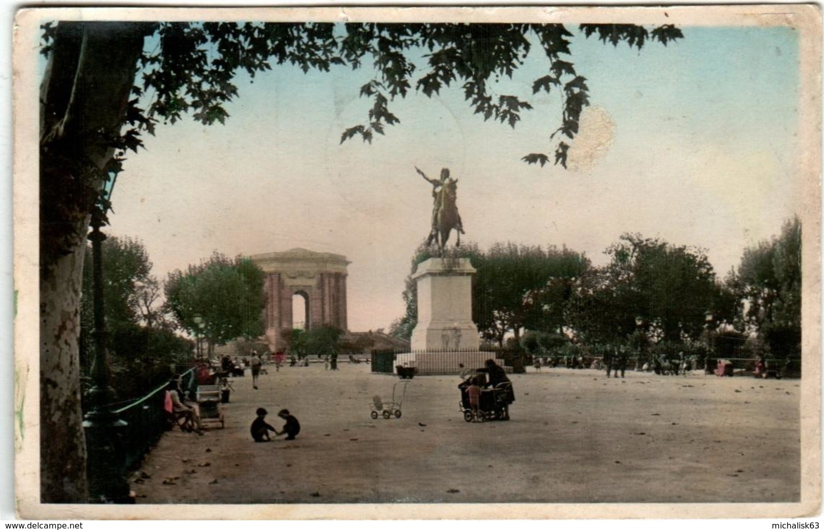 31ox 841  MONTPELLIER - LES JARDINS ET STATUE DE LOUIS XIV - Montpellier